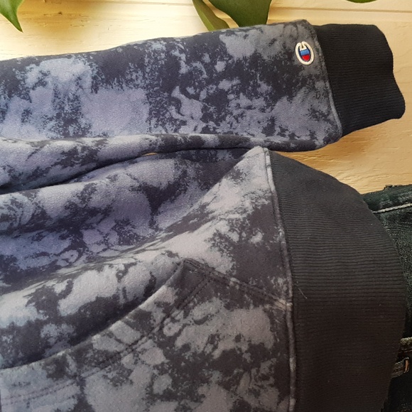 CHAMPION Cropped Blue Fleece Hoody w Front Pocket, Great Condition Med. - Picture 2 of 5